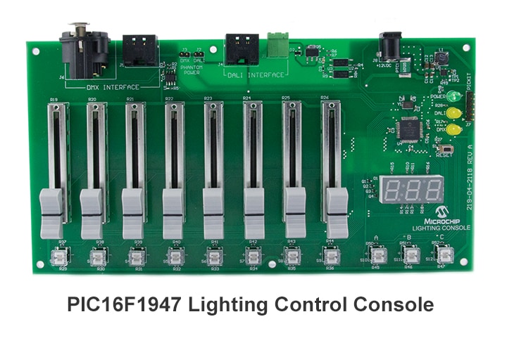 1438-16f1947-lighting-control-console